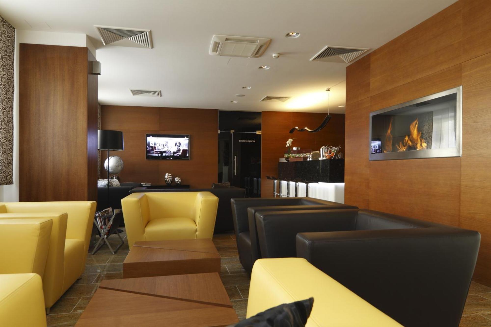 Mikado Hotel Nitra Extérieur photo