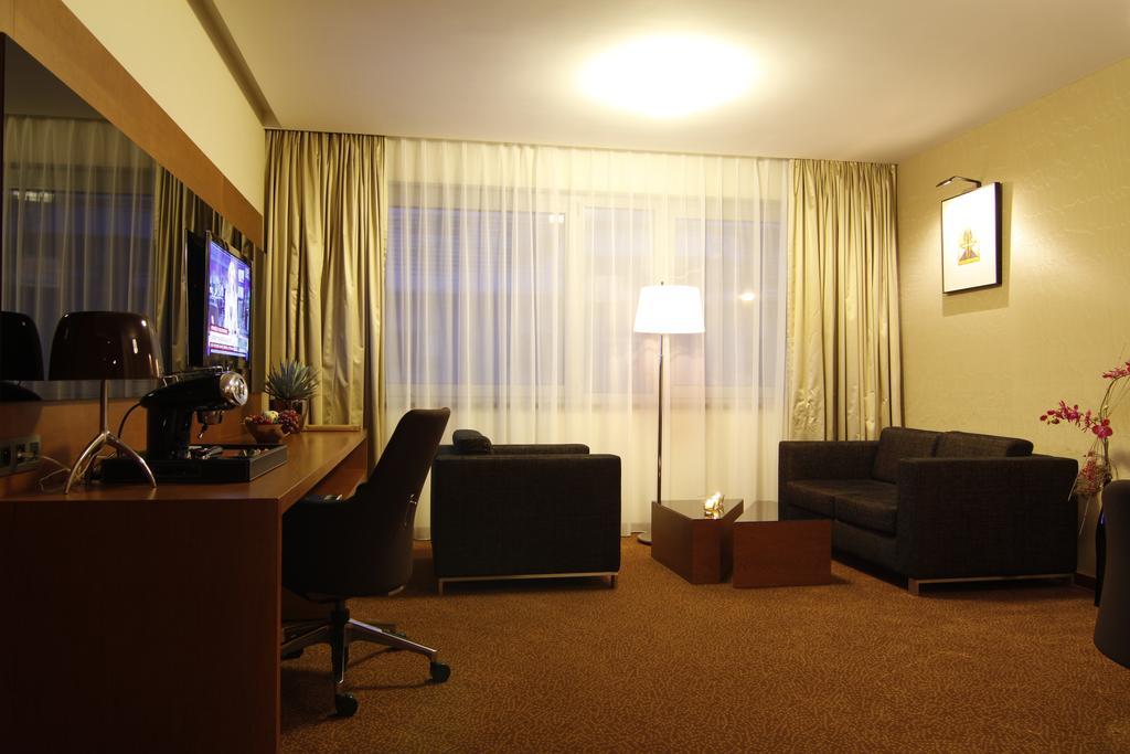 Mikado Hotel Nitra Chambre photo